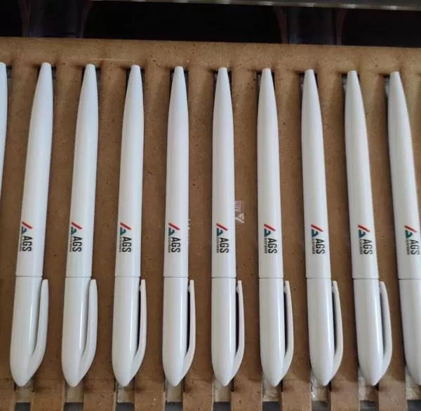 Plastik Çevirmeli Tükenmez Kalem Beyaz